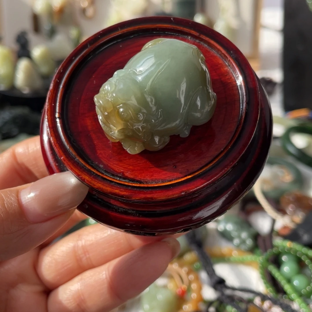 和田玉未镶嵌颈饰且末蓝貔貅