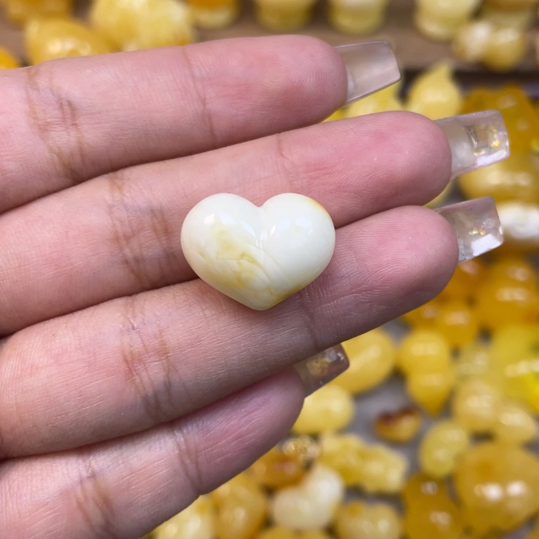 躲***象琥珀未镶嵌珠宝奇石