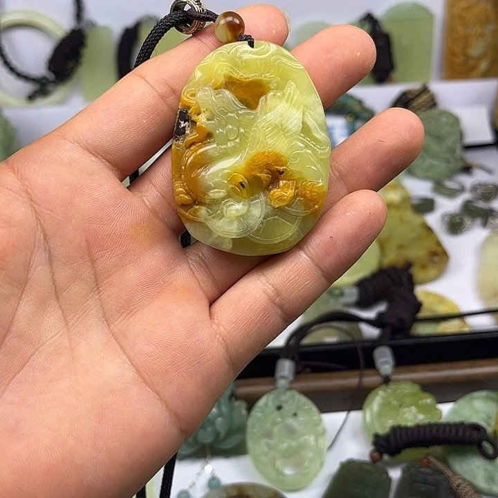 岫玉未镶嵌吊坠(赠链)