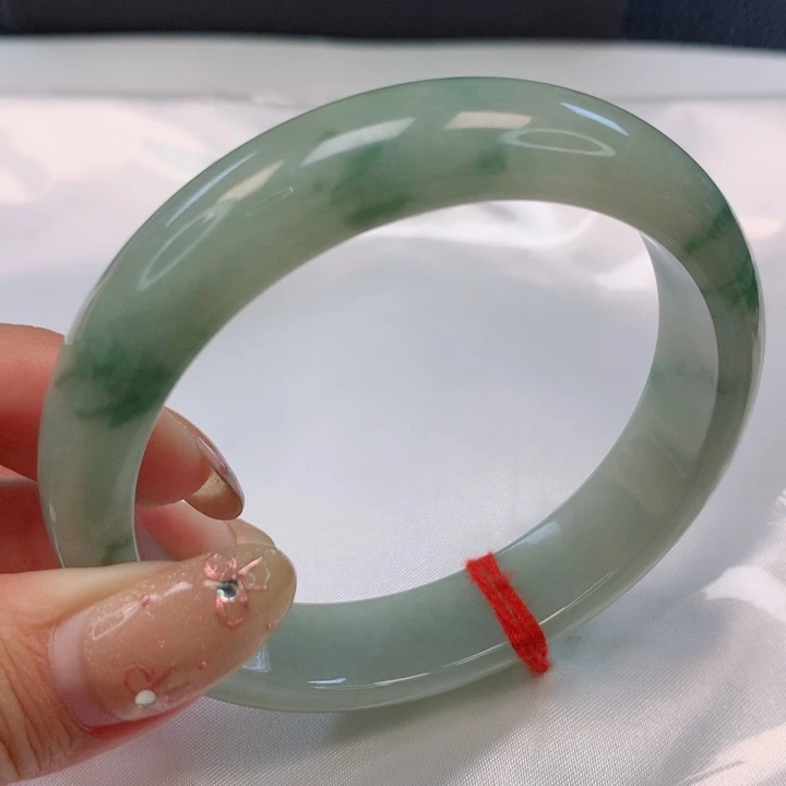翡翠手镯未镶嵌59圈