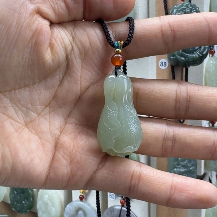 用***4和田玉未镶嵌颈饰