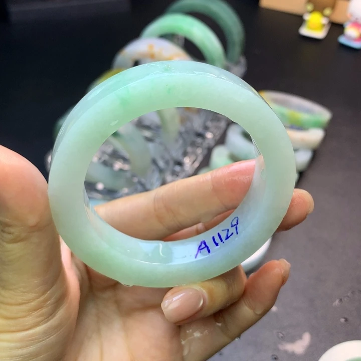 定制翡翠未镶嵌手镯