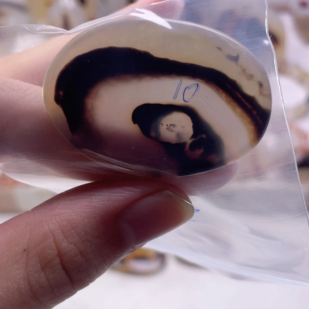 雲***開玛瑙/玉髓未镶嵌珠宝奇石