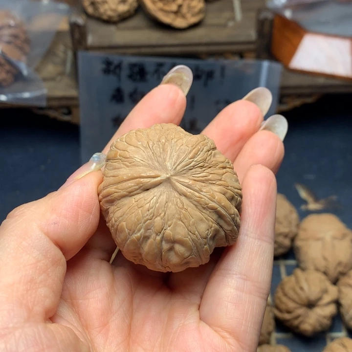 屿***…文玩核桃把件核桃