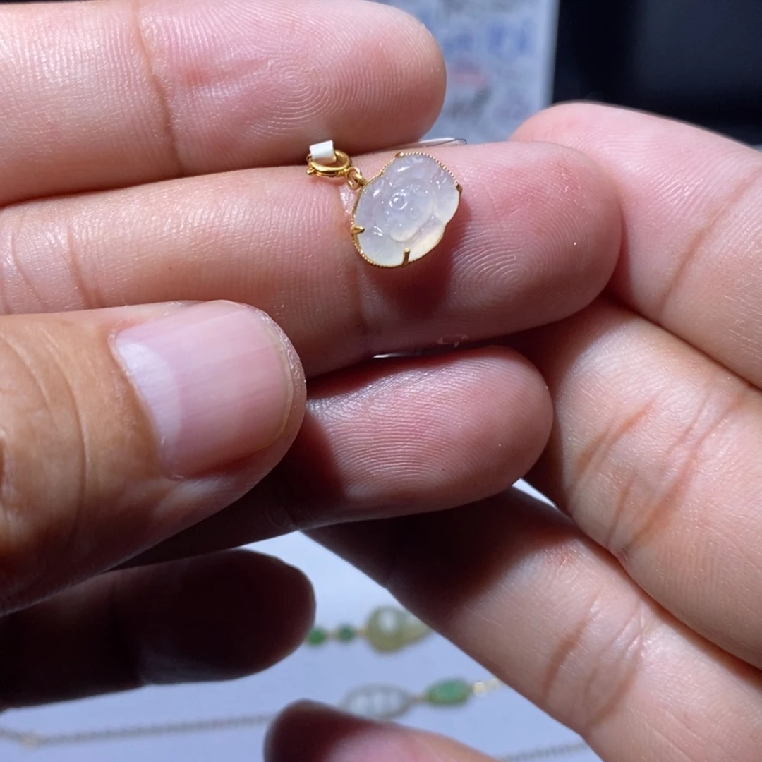 翡翠18K金镶嵌颈饰