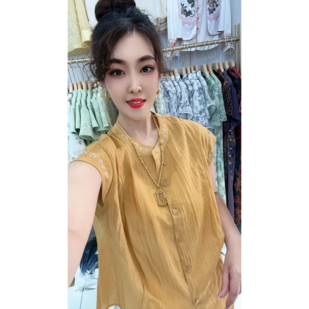 天丝麻重工刺绣款透气养肤小衫