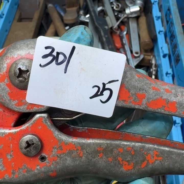 路***李家用五金工具一个