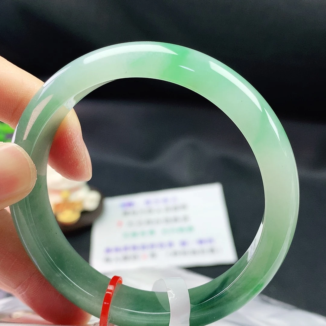 翡翠手镯未镶嵌58圈