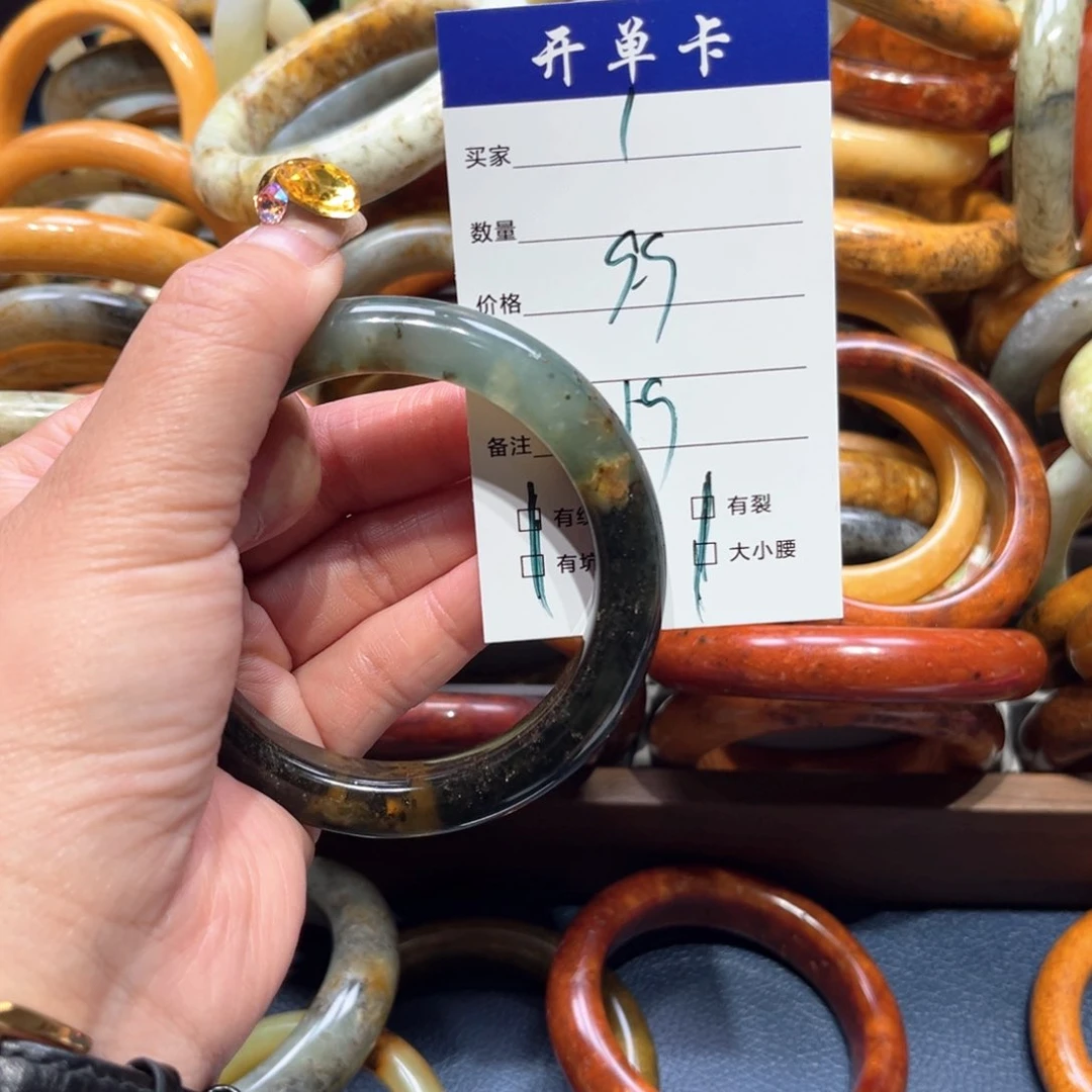辰***陈蛇纹石玉未镶嵌手镯