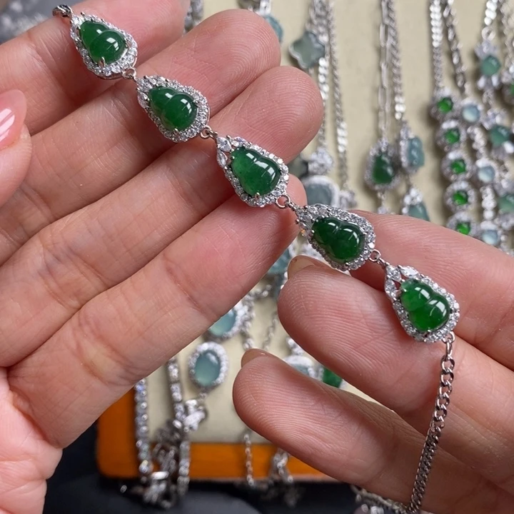 翡翠颈饰未镶嵌李*翡翠