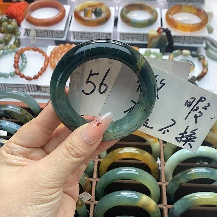 蛇纹石玉手镯未镶嵌