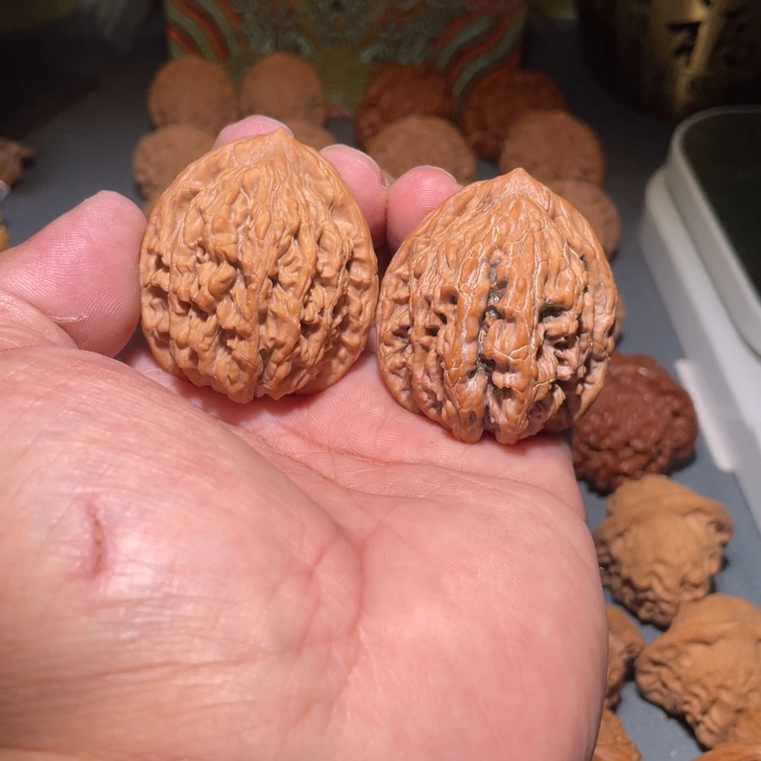 茁***杉吊坠桃核麦穗虎头