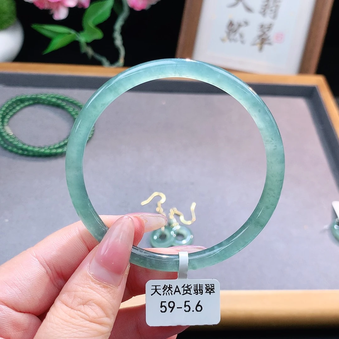未镶嵌手镯（圆镯）翡翠