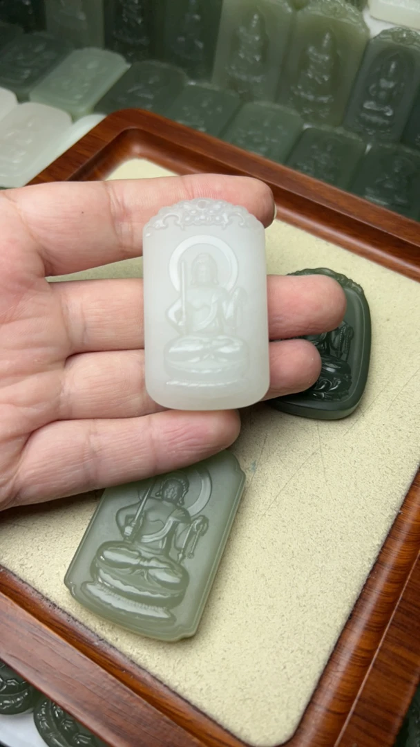 高端和田玉吊坠不动明王八大守护神十二生肖挂件牌子双面雕刻