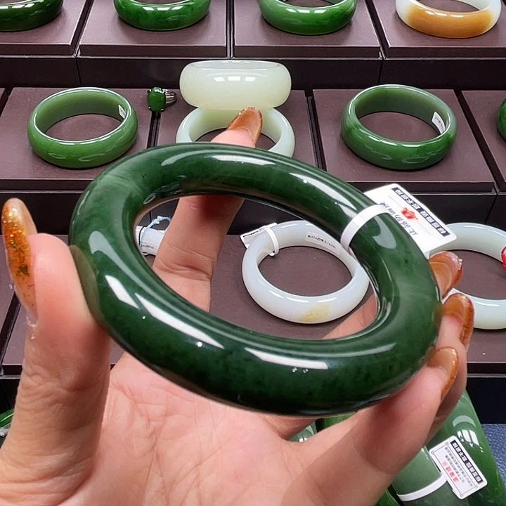 和田玉未镶嵌手镯