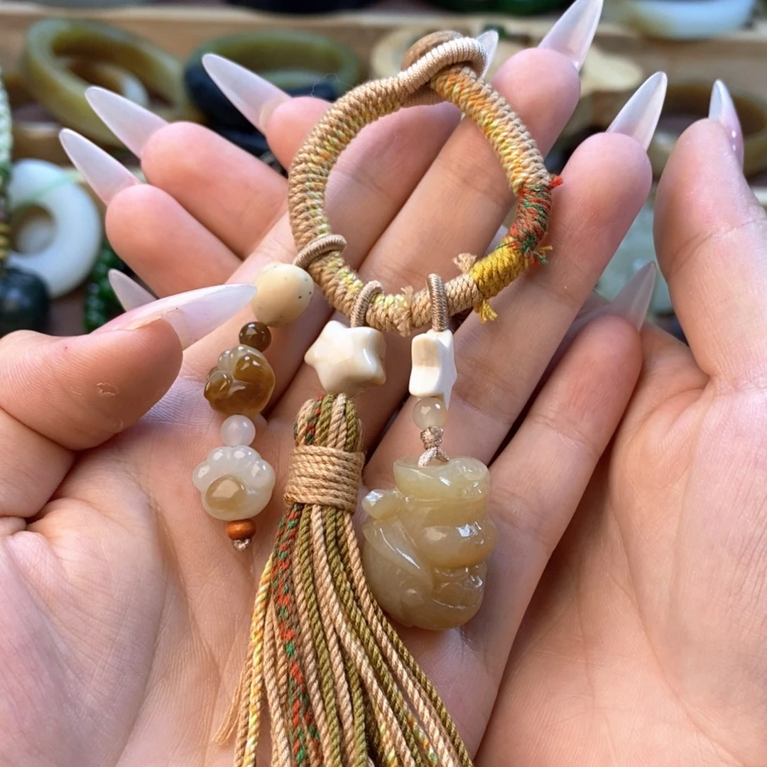 半***心和田玉未镶嵌颈饰