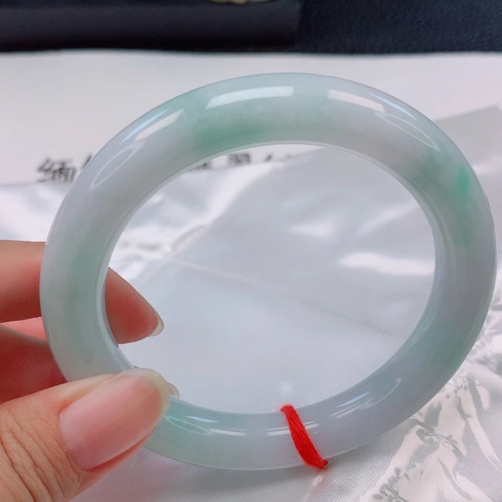 小***哥未镶嵌手镯（圆镯）翡翠