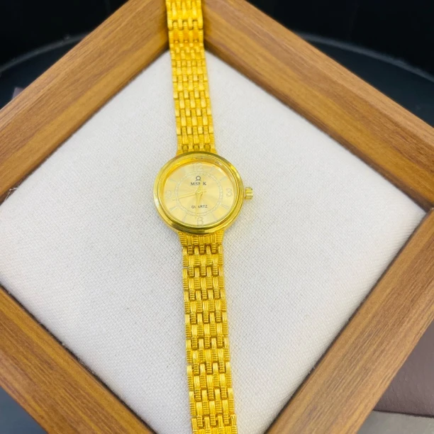 新款个性圆时尚手表01女士韩版简约镂手表风女款轻奢爱情休闲手表