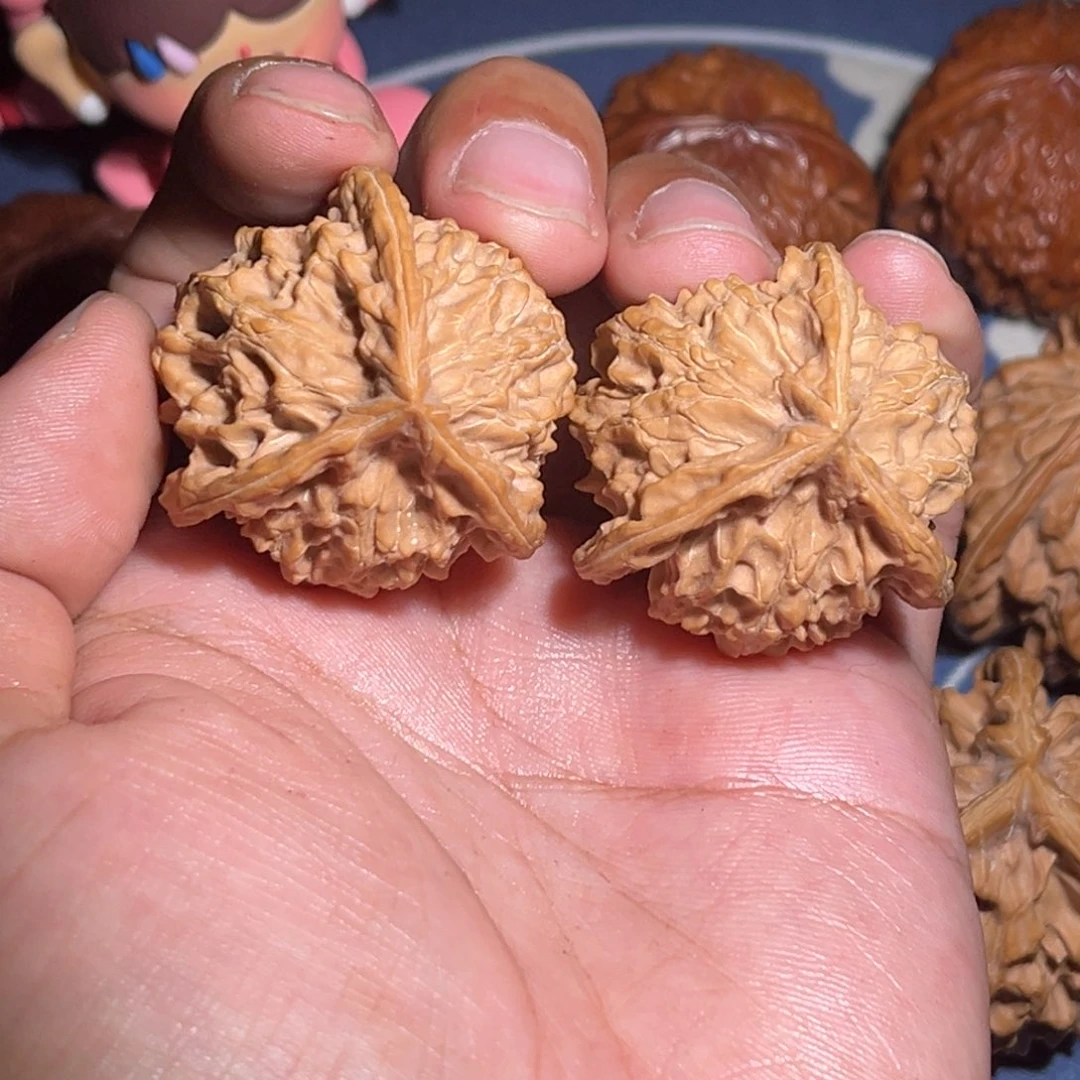 阿***频吊坠文玩核桃三棱