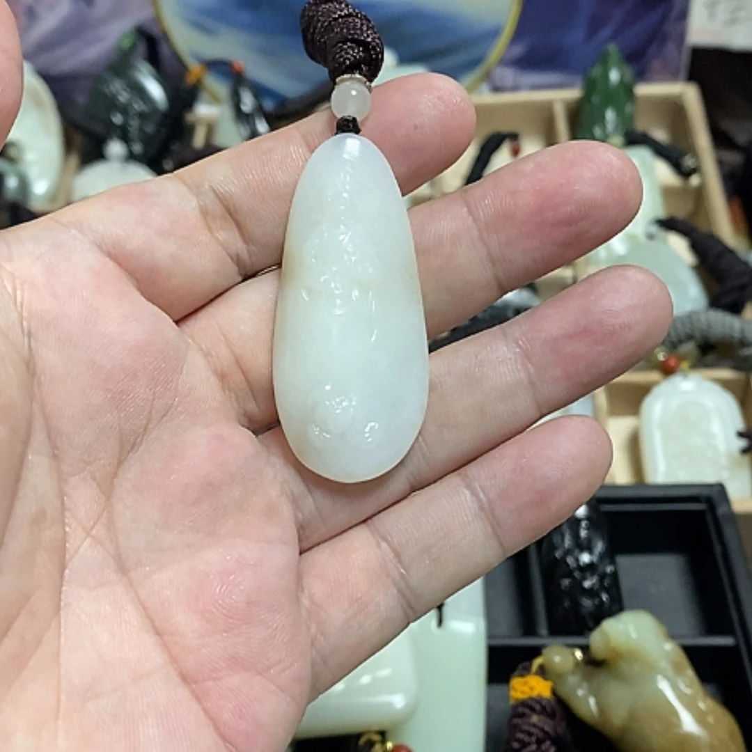 【闪购商品】和田玉未镶嵌颈饰左***边
