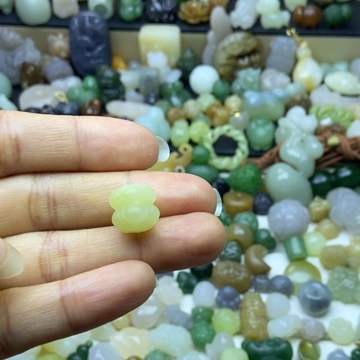 冬***༢和田玉未镶嵌颈饰