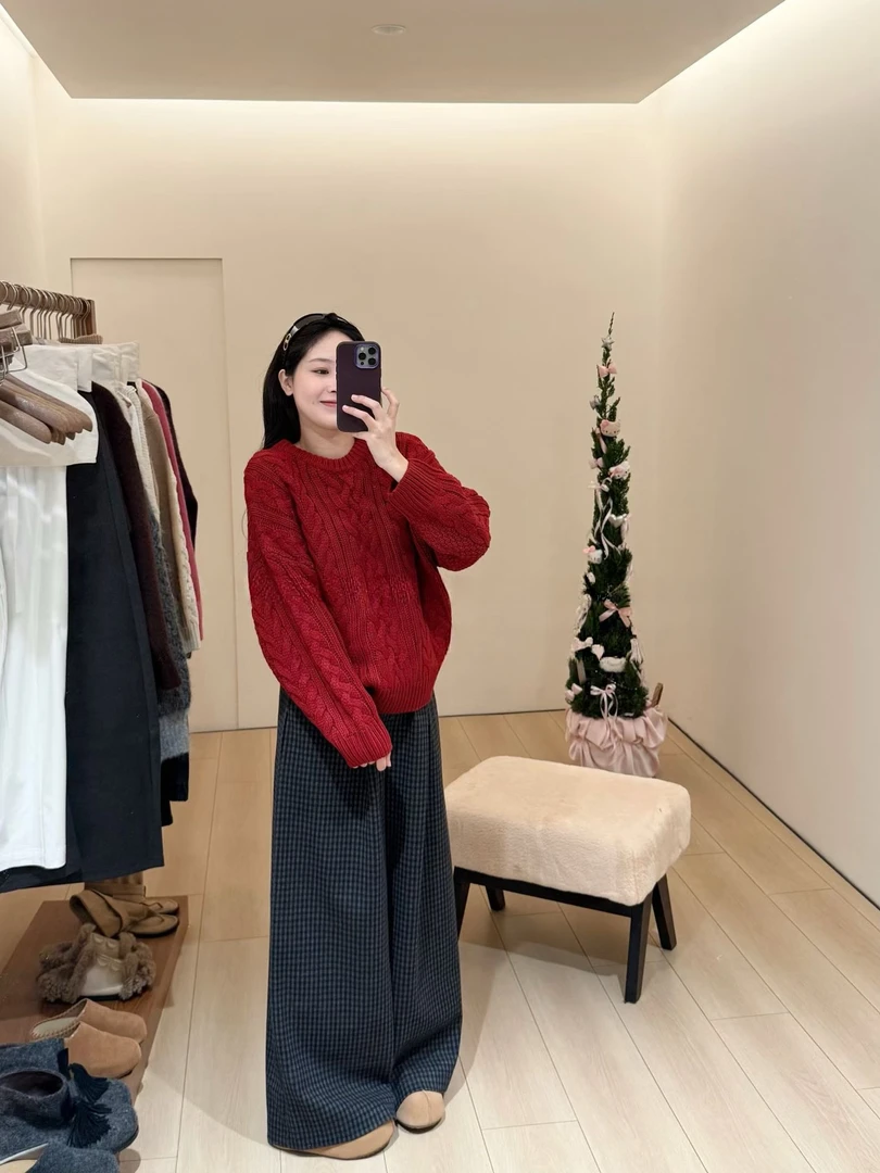 2026秋冬新款韩系圣诞红色氛围感圆领毛衣格纹阔腿裤两件套装