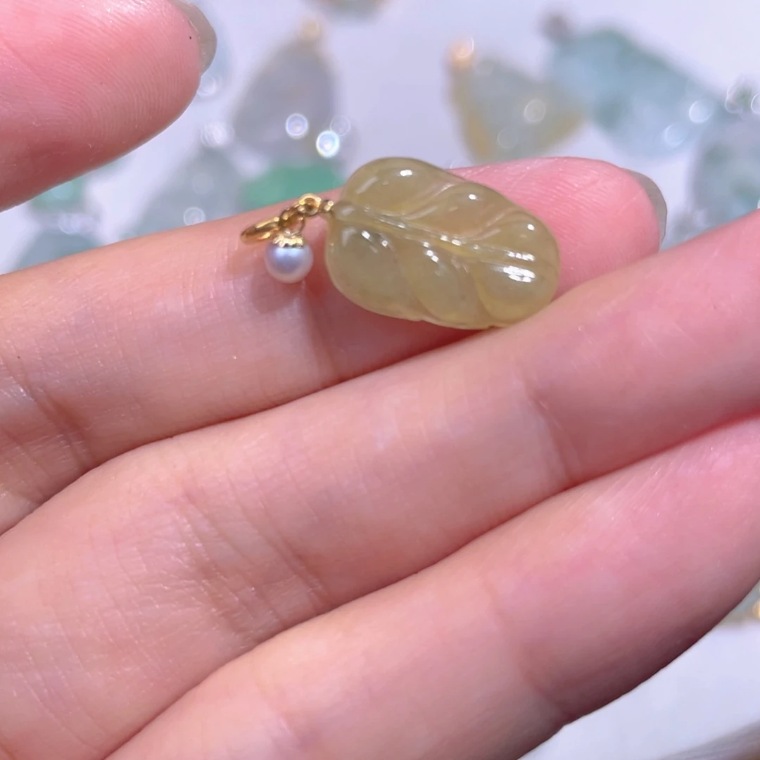 颈饰18K金镶嵌翡翠翡翠