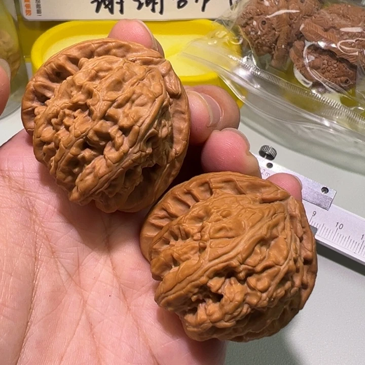 文玩核桃把件白狮子