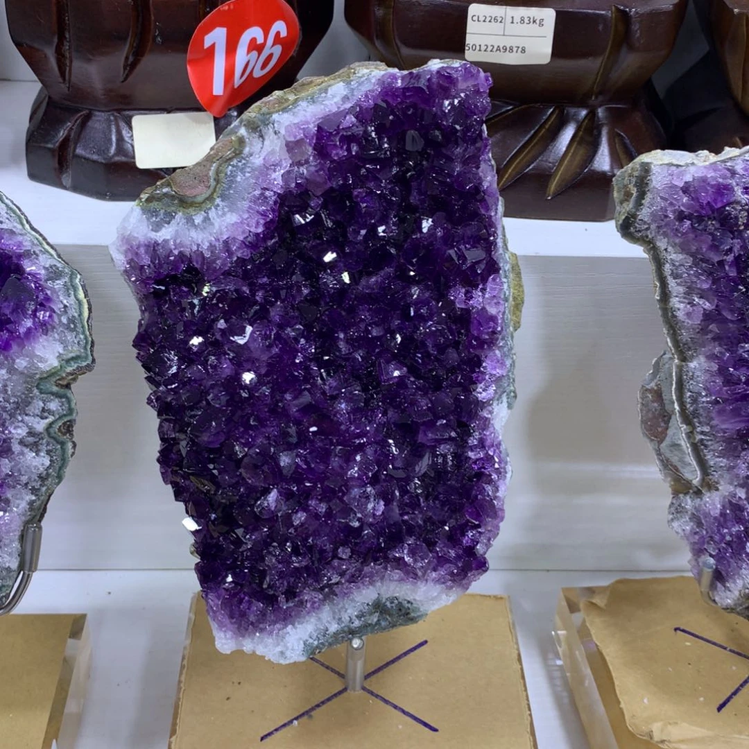织绣乌拉圭紫水晶