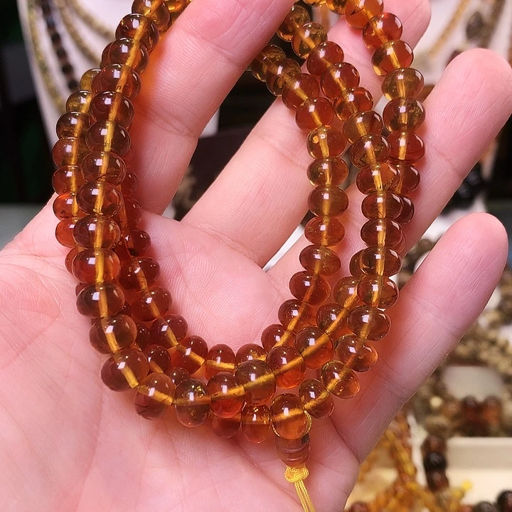 琥珀未镶嵌裸石8+豆油红666