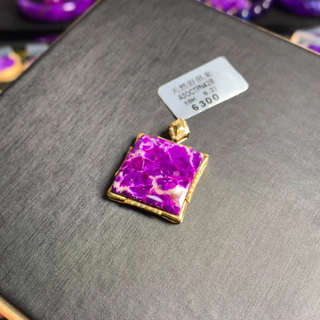 苏纪石（舒俱来）18K金镶嵌樱花丝绒吊坠