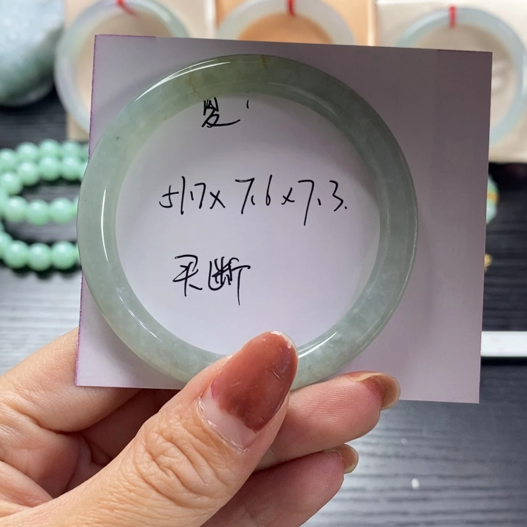 翡翠手镯未镶嵌夏**?天然翡翠买断