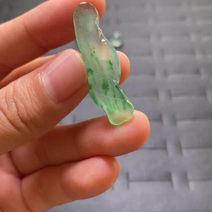 未镶嵌定制翡翠木那金丝绿随形料