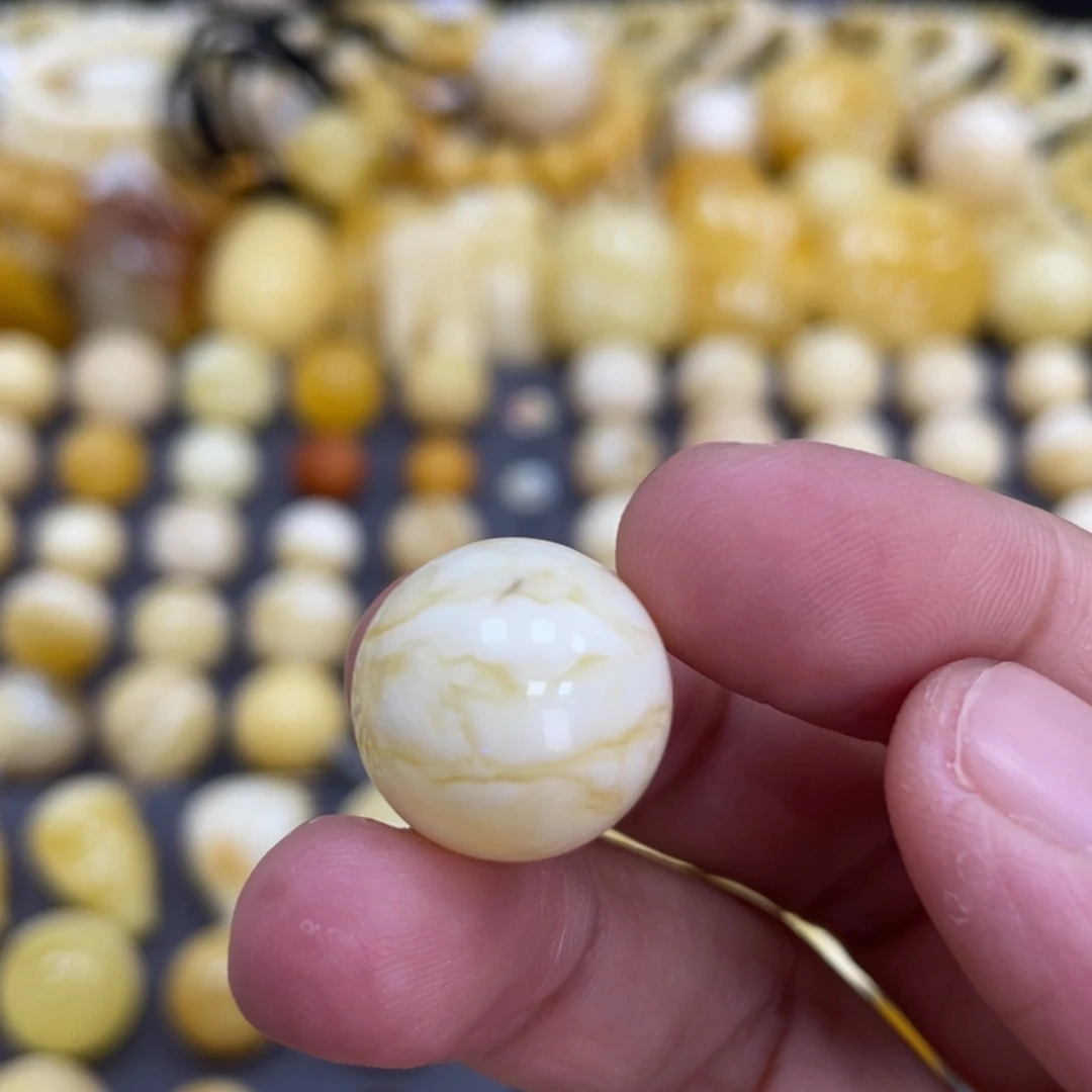 琥珀未镶嵌裸石16.2mm瑕疵瓷白福利款