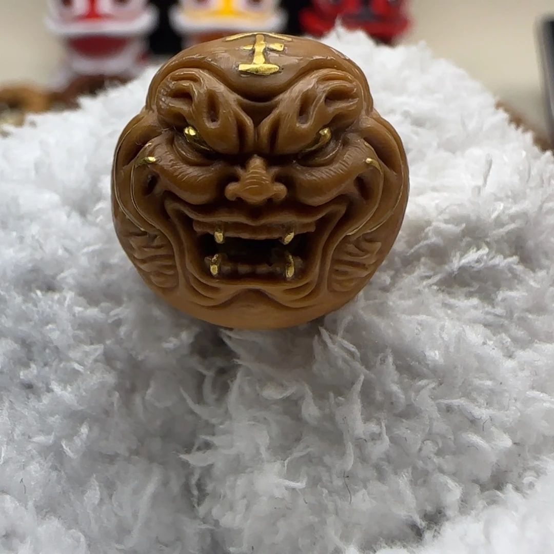 猴头核桃吊坠虎僧镶嵌24k