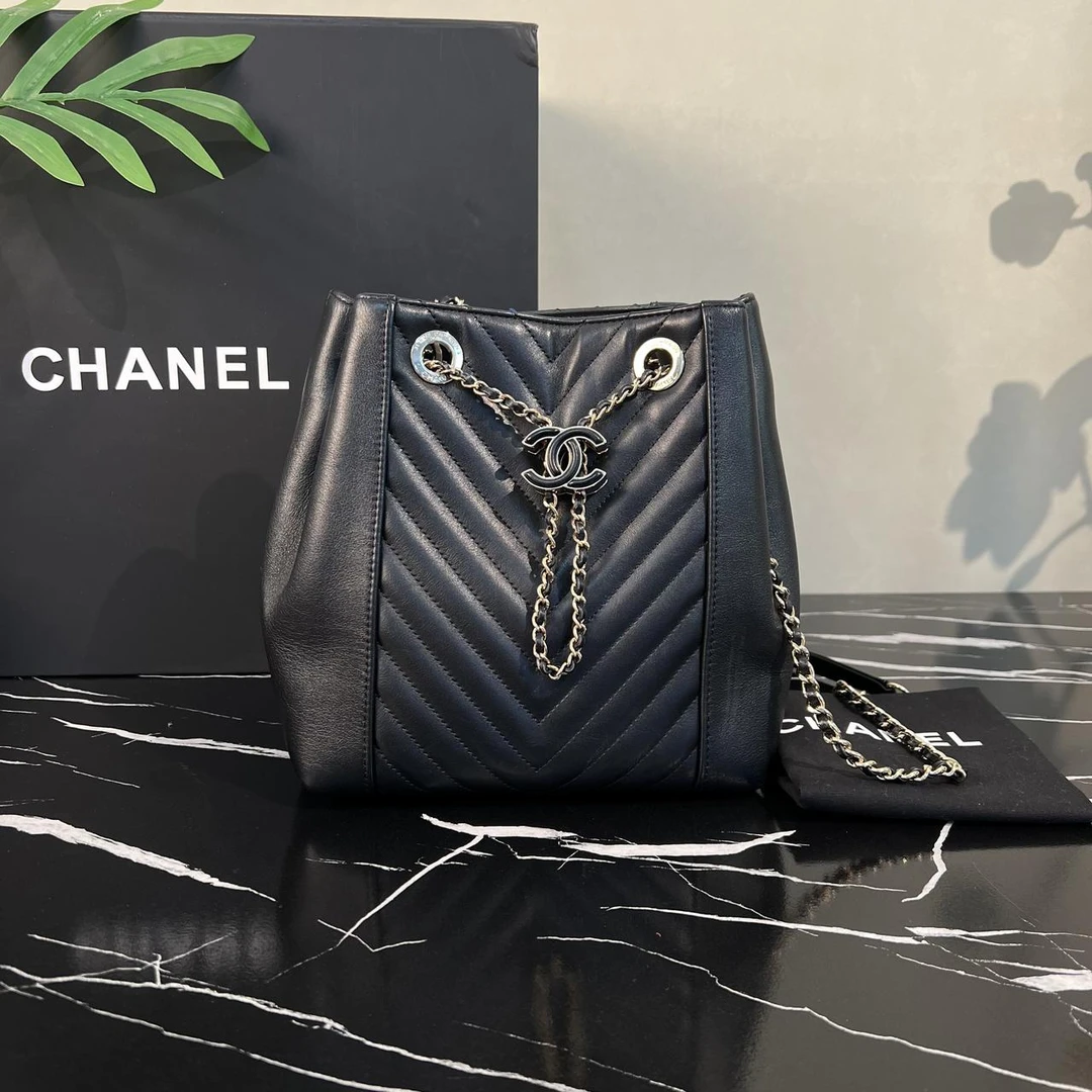 95新 Chanel/香奈儿 香奈儿 黑色牛皮水桶包27开2751 0244