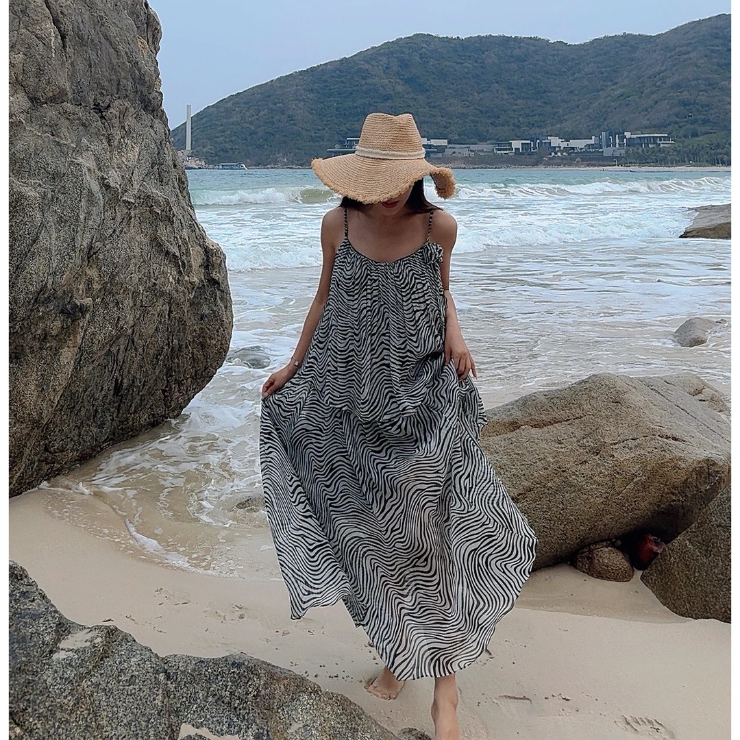 妍姐2025春夏新款花V领修身长裙高端走秀真丝吊带 斑马纹  25171