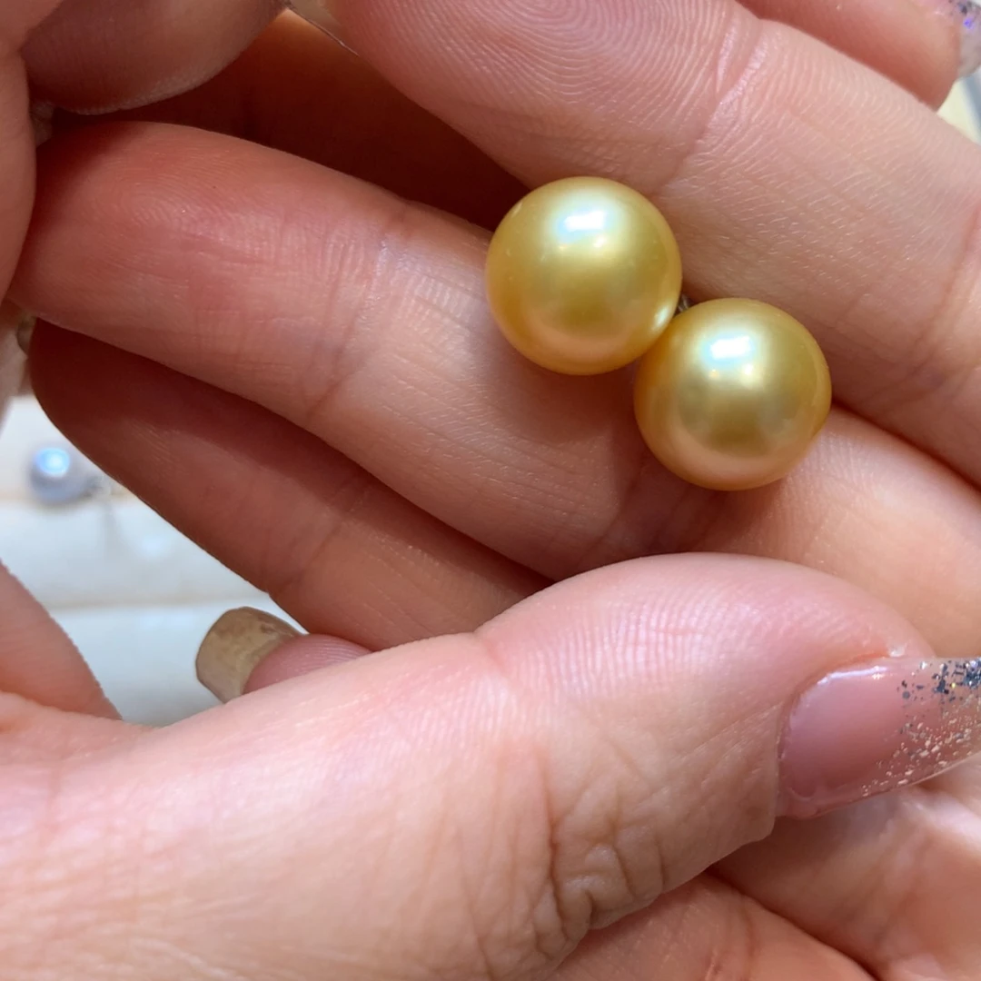 18K金镶嵌海水珍珠耳饰