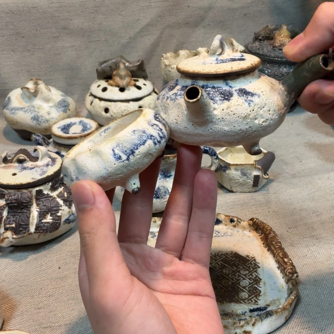 椿几许三足侧把壶