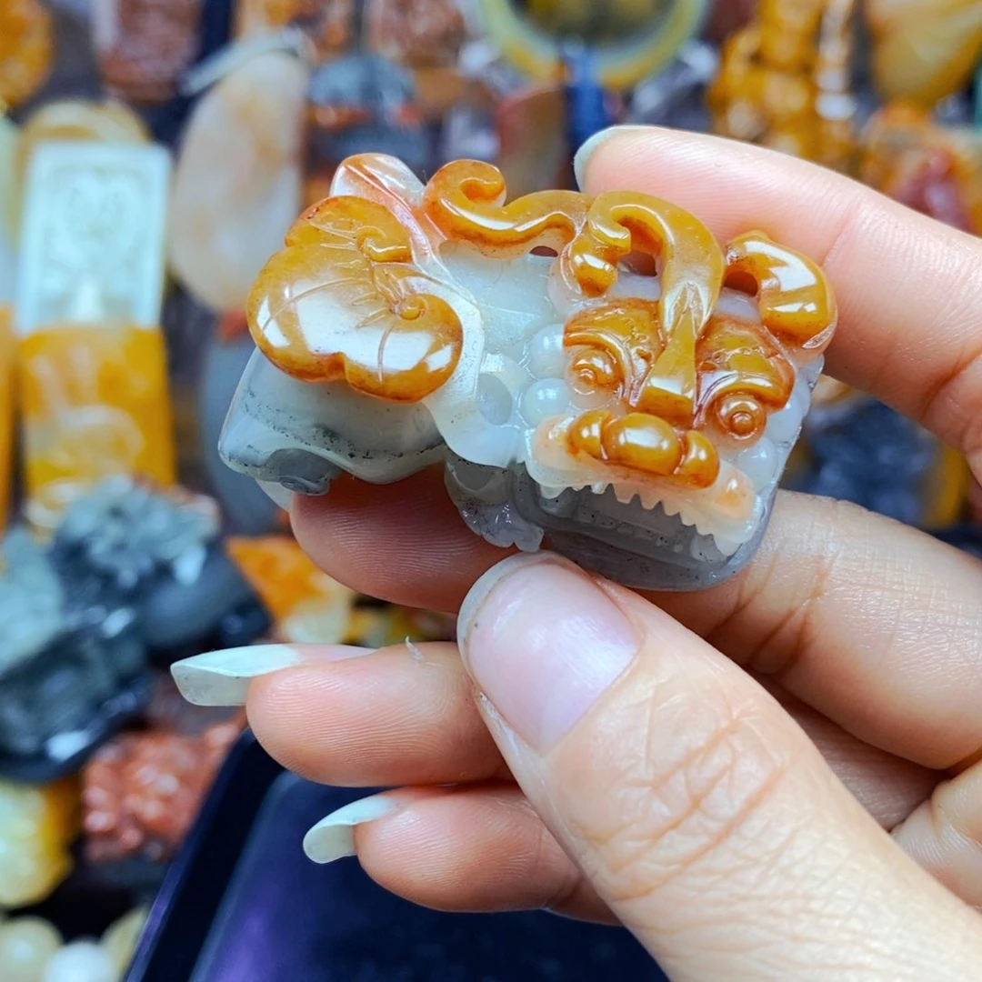 石英质玉（黄龙玉）未镶嵌颈饰