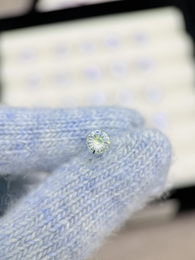 钛钢锆石耳饰 A738 绿色摩天轮切锆石6mm精致耳骨钉耳钉