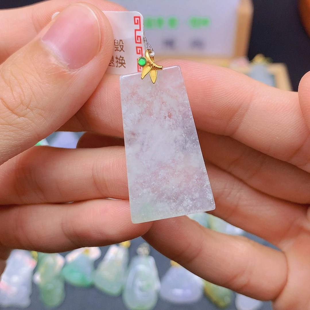 翡翠18K金镶嵌颈饰翡翠