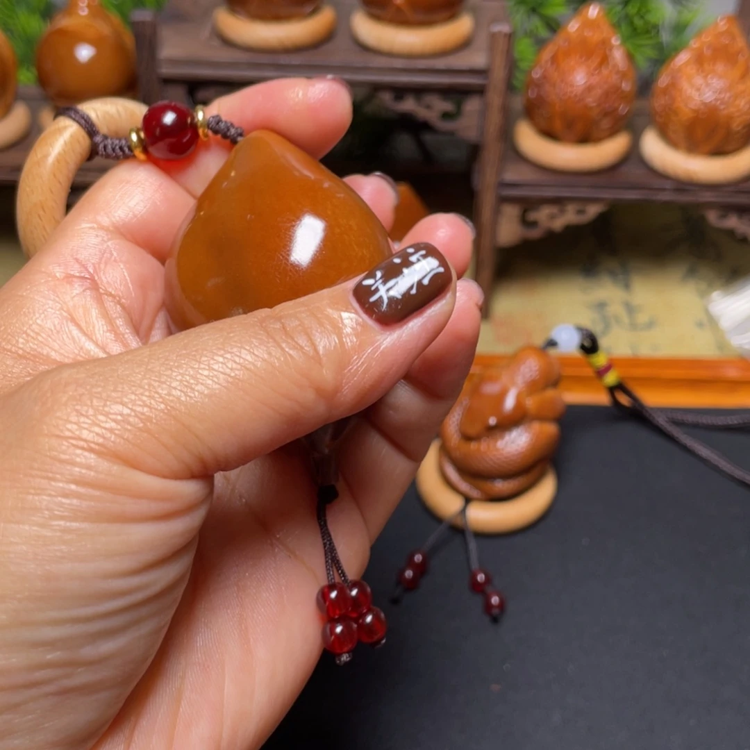 橄榄核吊坠一线天40穿配