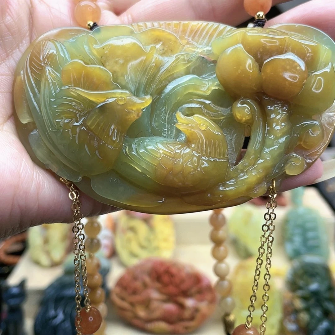 蛇纹石玉颈饰未镶嵌