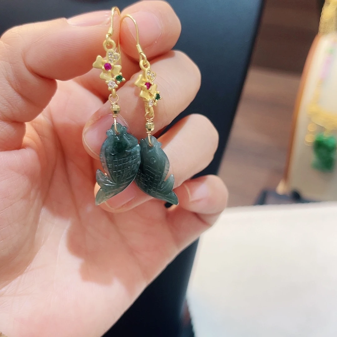 翡翠颈饰未镶嵌耳饰