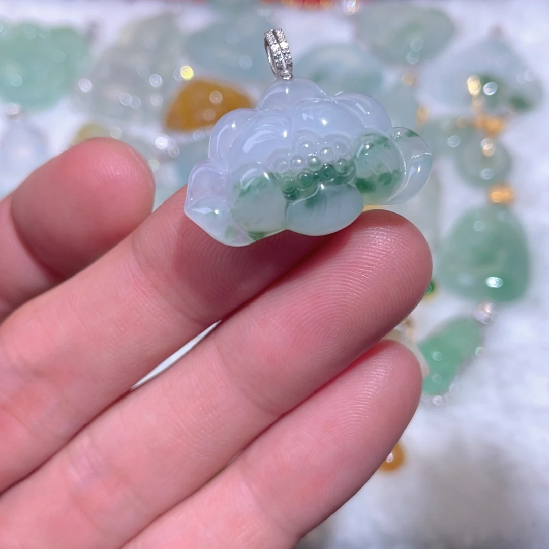 翡翠18K金镶嵌颈饰翡翠