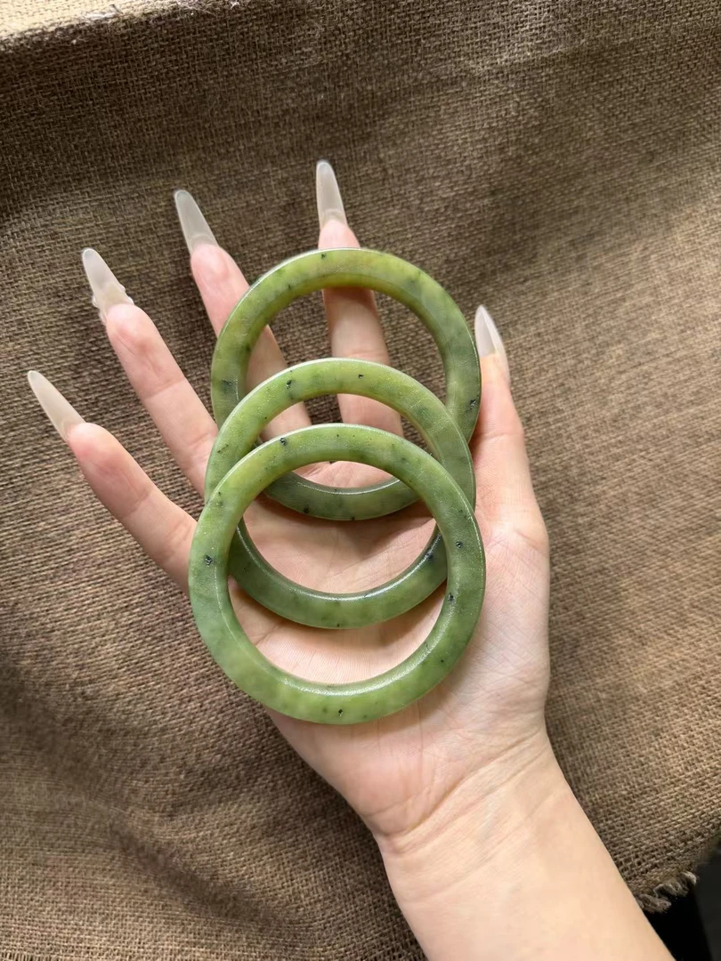 和田玉秋香色手镯拍一发一多样性发货