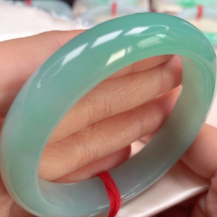 翡翠手镯未镶嵌海蓝之谜44