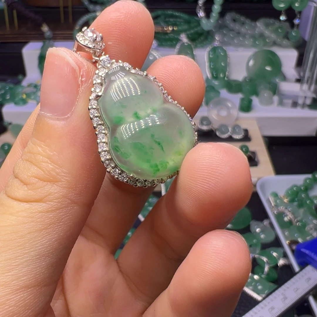 石英质玉合金颈饰