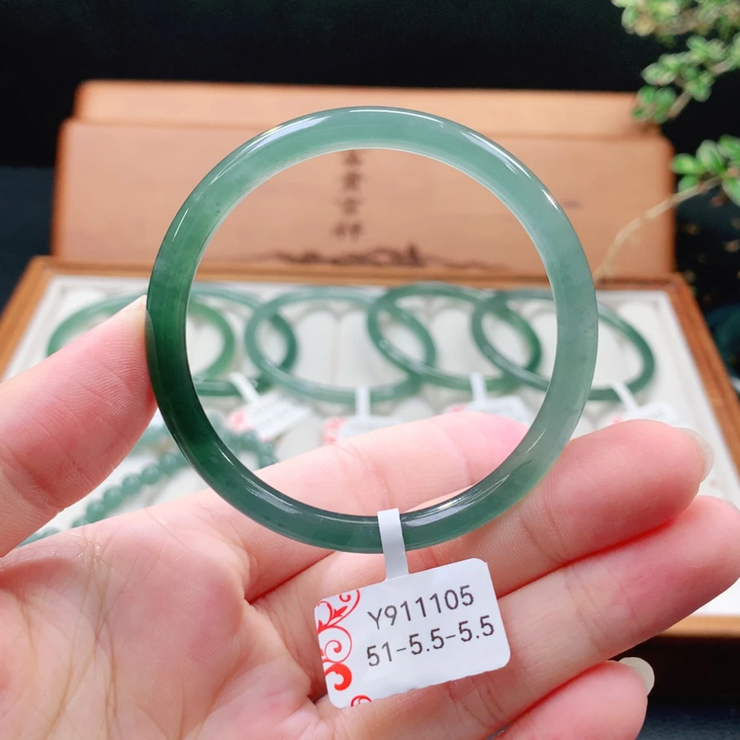 翡翠手镯（圆镯）未镶嵌